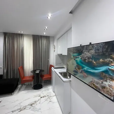 Midnight Apartment *