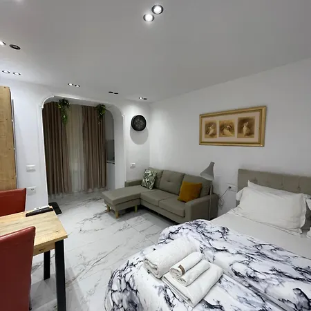 Midnight * تيرانا