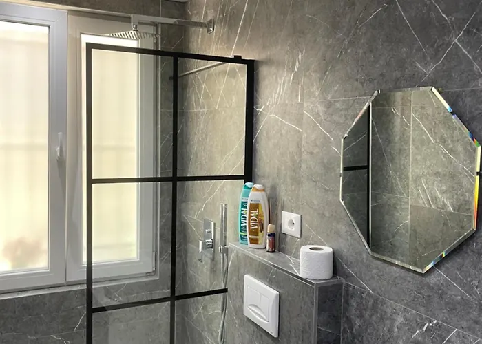 Midnight Тирана