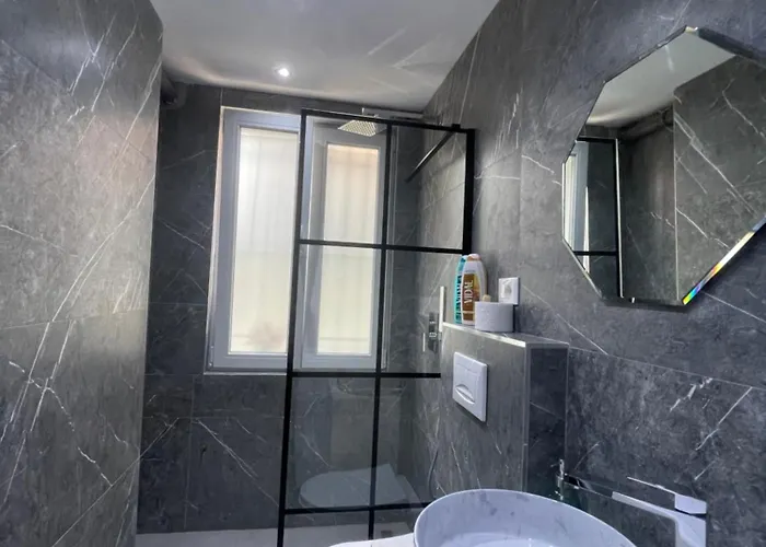 Midnight * ティラナ